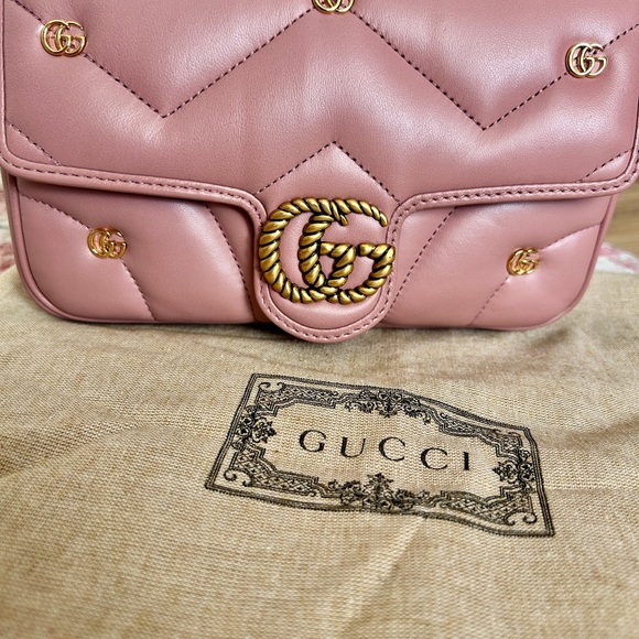 LIKE NEW Gucci Marmont Logo Plaque Mini AUTH Crossbody / Clutch Purse Handbag - Picture 1 of 13